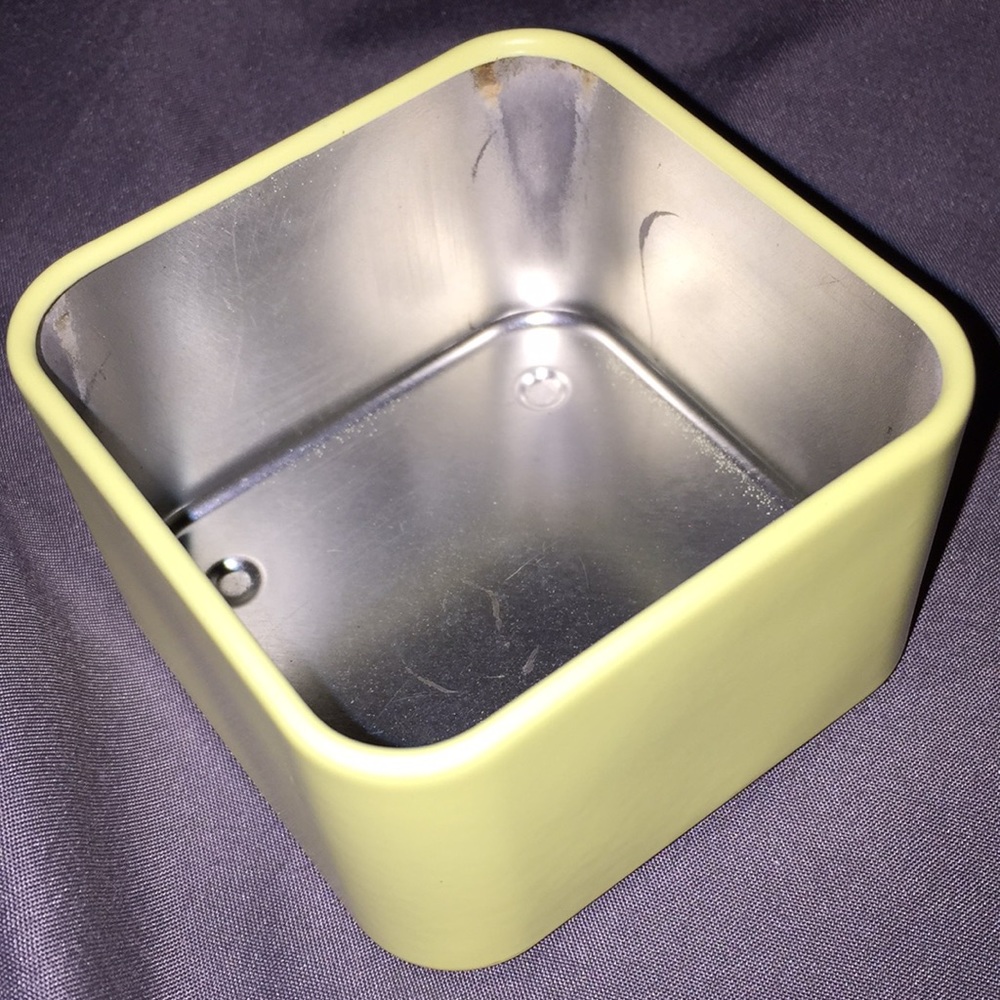 Empty Henri Bendel Travel Candle Tin Lemon Verbena - Picture 9 of 14